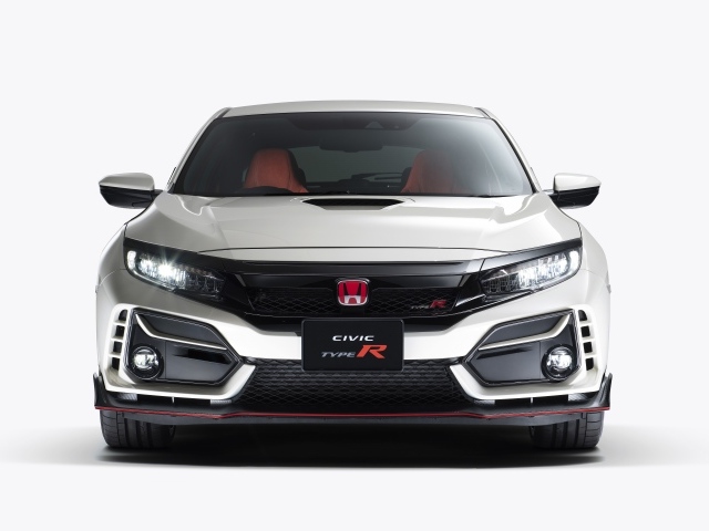 Автомобиль Honda Civic Type R 2020 года вид спереди