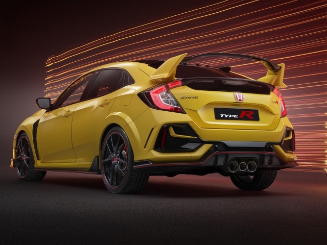 Желтый автомобиль Honda Civic Type R Limited Edition 2020 года вид сзади