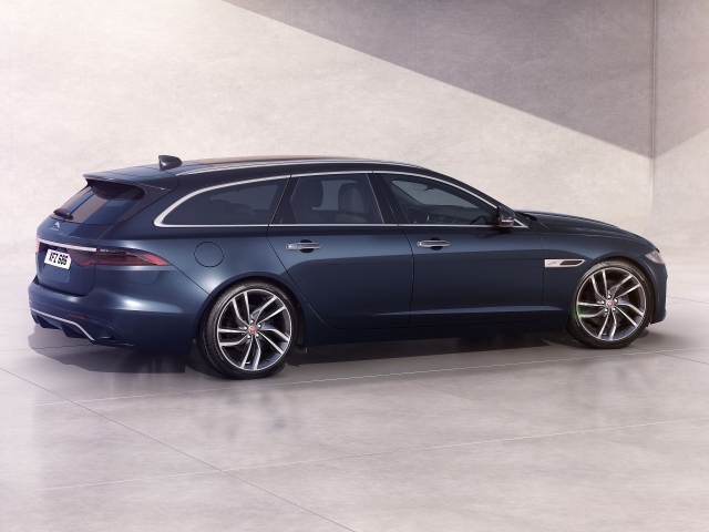 Автомобиль Jaguar XF Sportbrake 2020 года вид сбоку