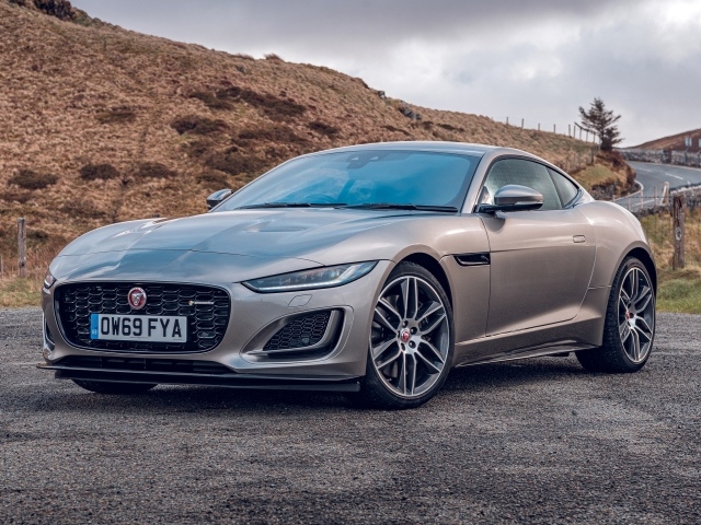 Серебристый Jaguar F-Type P450 R-Dynamic 2020 года 