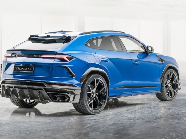 Автомобиль Lamborghini Urus 2020 года вид сзади