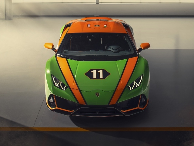 Быстрый Lamborghini Huracan EVO GT, 2020 года вид спереди 