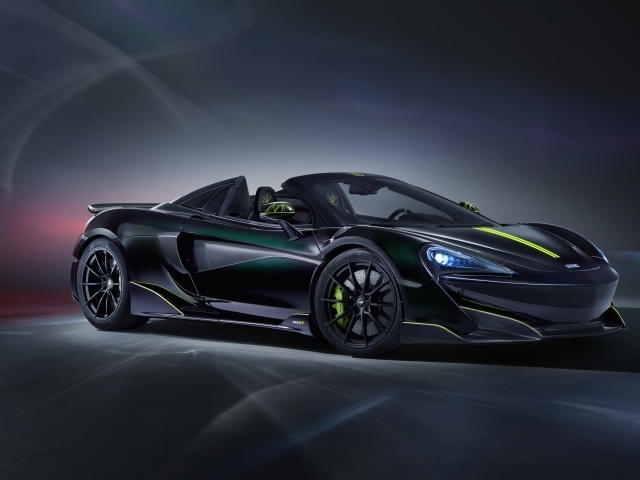 Черный автомобиль McLaren MSO 600LT Spider Segestria Borealis 2020 года на сером фоне