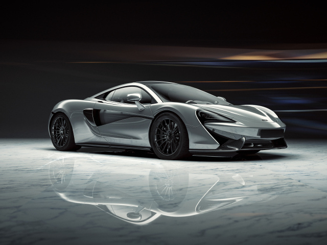 Серый спортивный автомобиль McLaren 520S 