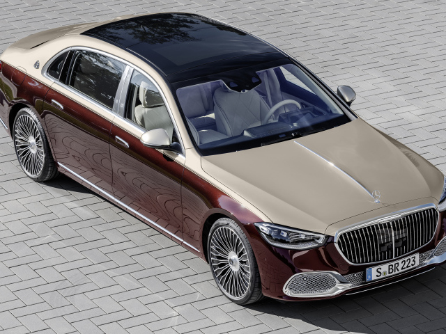 Дорогой автомобиль Mercedes-Maybach S 580,  2021 года вид сверху