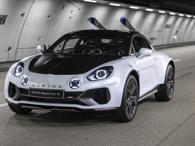 Автомобиль Alpine A110 SportsX 2020 года в тоннеле