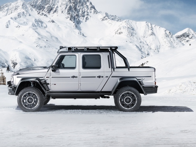 Автомобиль Brabus 800 Adventure XLP 2020 года на фоне заснеженной горы