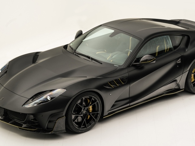 Черный автомобиль Mansory Stallone на белом фоне