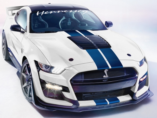 Гоночный автомобиль  Hennessey GT500 Venom 1000, 2020 года на белом фоне