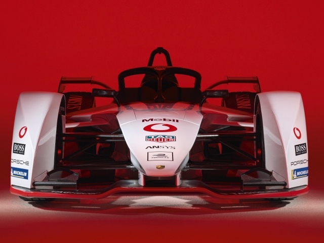 Гоночный автомобиль Porsche 99X Electric 2019 года вид спереди