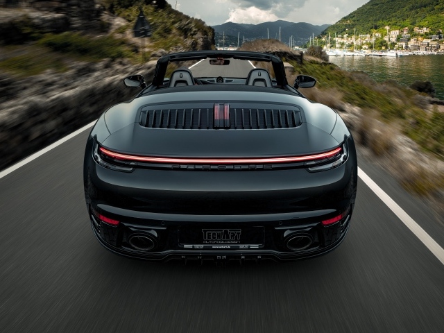 Черный кабриолет TechArt Porsche 911 Carrera 4S, 2020 года вид сзади