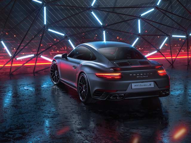 Серебристый автомобиль Porsche 911 Turbo S 