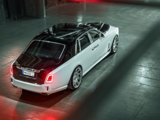Дорогой автомобиль  Rolls-Royce Phantom 2019  года