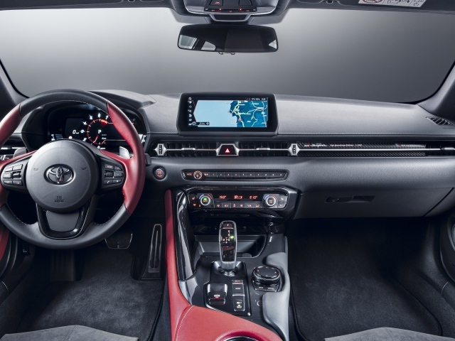 Кожаный салон автомобиля Toyota GR Supra 2L 2020 года