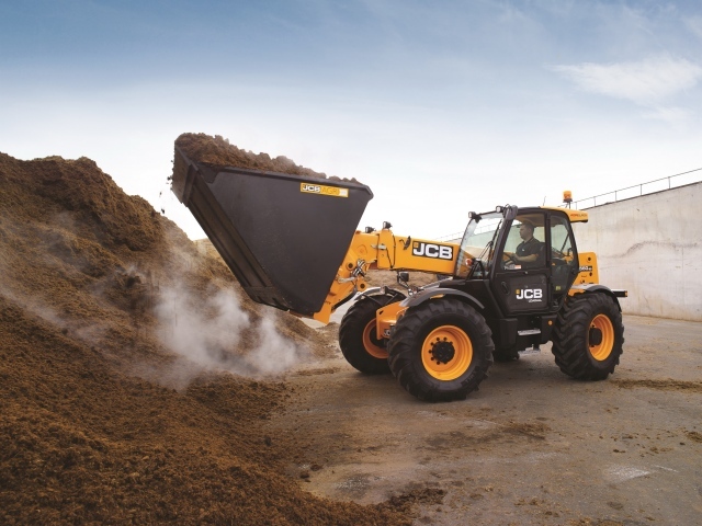 Экскаватор JCB 560-80 на работах 