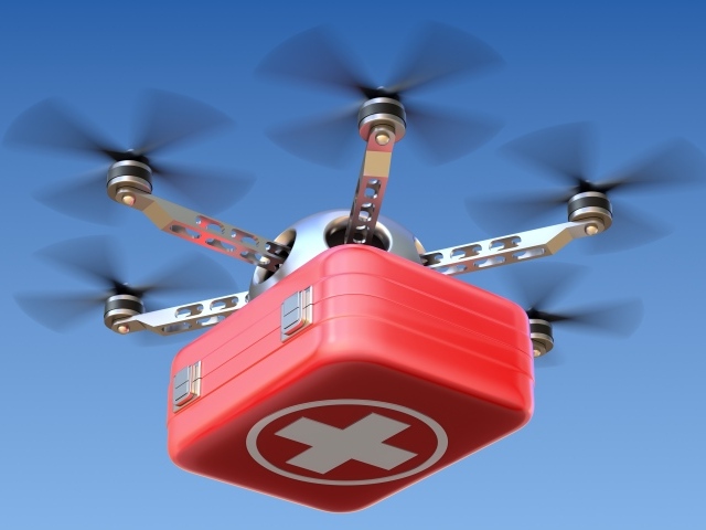 Медицинский беспилотник в голубом небе 