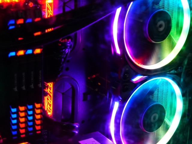 Неоновый компьютерный вентилятор 