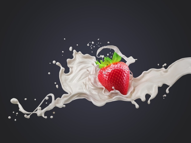 Красная клубника в молоке на сером фоне