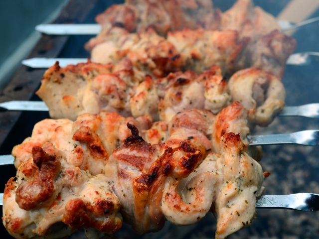 Вкусный шашлык из свинины на мангале 