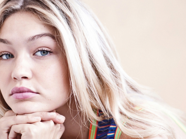 Красивая блондинка модель Джиджи Хадид лицо крупным планом