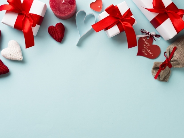 Подарки и сердечки на голубом фоне, шаблон для открытки на День Святого Валентина