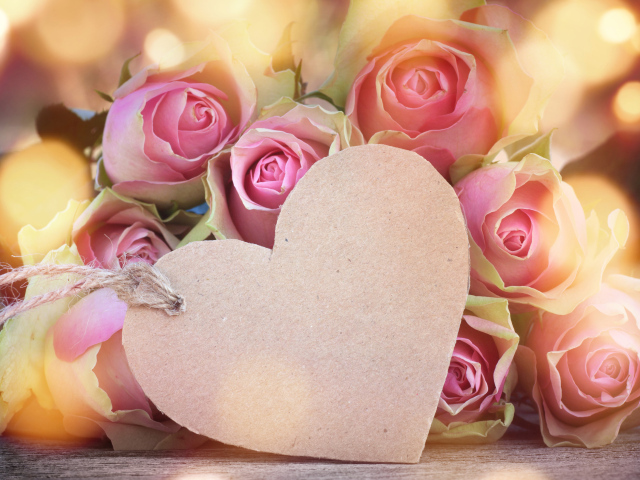 Бумажное сердце и букет роз, шаблон для открытки на День Святого Валентина