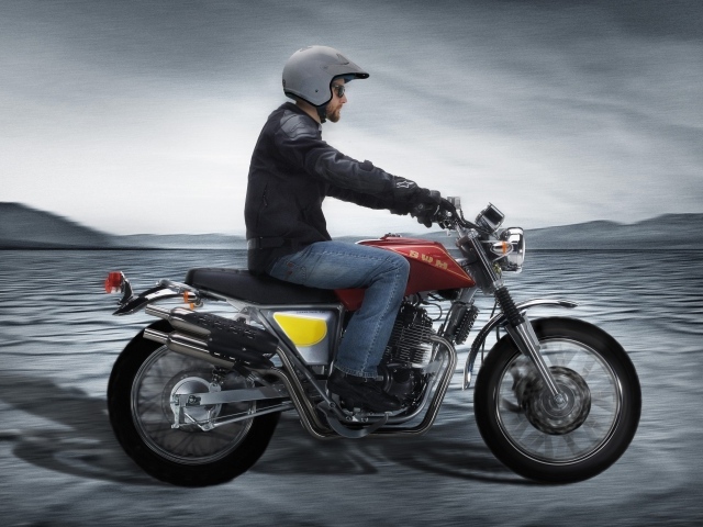 Мотоциклист на мотоцикле  SWM Silver Vase 440, 2020 года