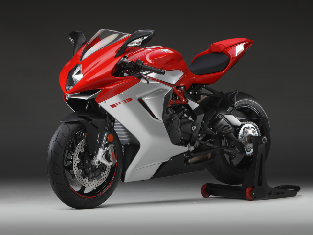 Красный мотоцикл  Agusta F3 800 2020 года на сером фоне