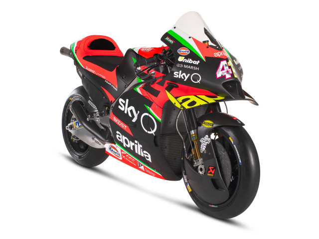 Гоночный мотоцикл  Aprilia RS GP, 2020 года на белом фоне