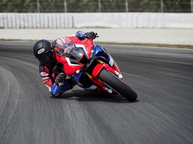 Мотоцикл Honda CBR1000RR-R Fireblade SP 2020 на кроссе
