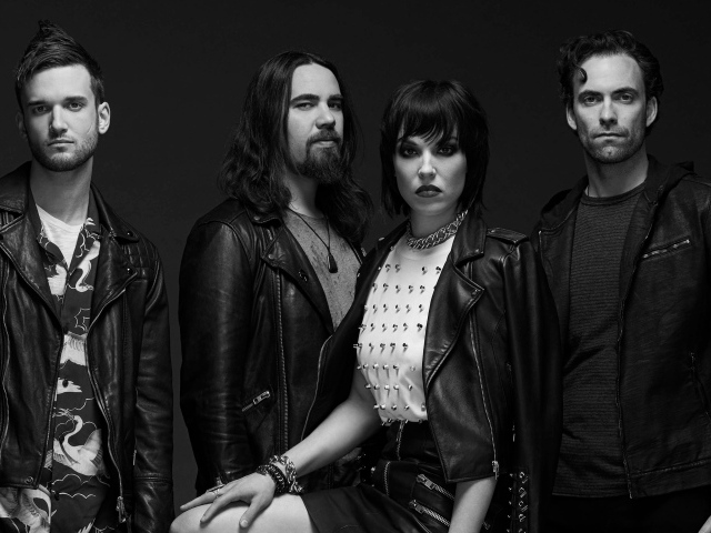 Рок группа Halestorm в кожаных куртках