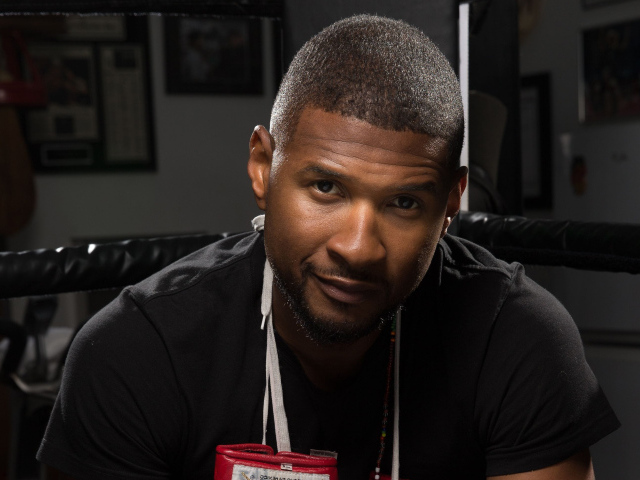 Певец Ашер крупным планом