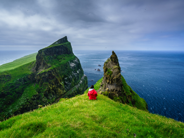 Вид на океан с высокой скалы 