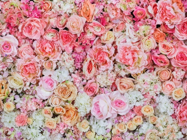 Искусственные цветы розы крупным планом