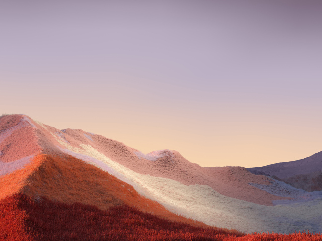 Покрытые травой горы на фоне неба