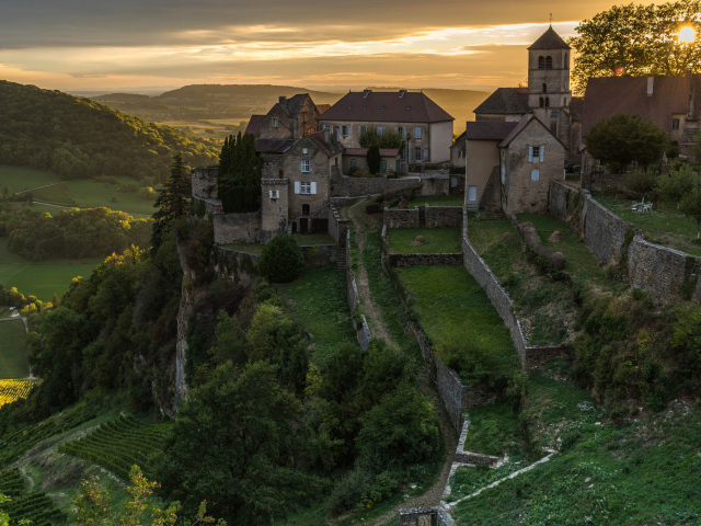 Большой дом на высокой скале, Франция 