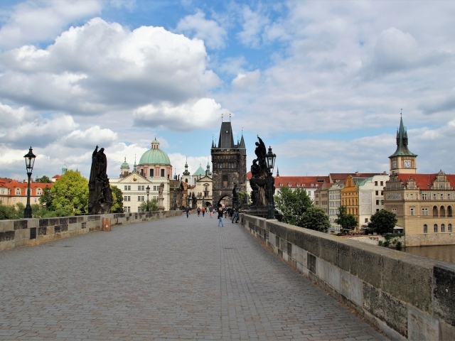 Старинный Карлов мост через реку, Прага. Чехия