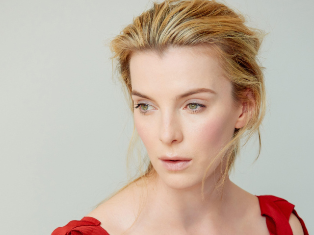 Актриса блондинка Бетти Гилпин крупным планом