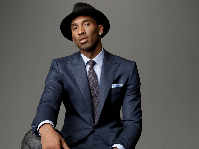 Американский баскетболист Коби Брайант в костюме