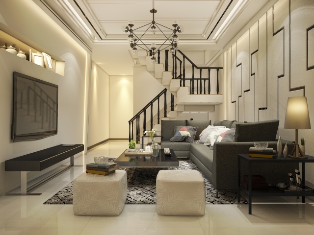 Красивая гостиная комната с большим телевизором и лестницей 