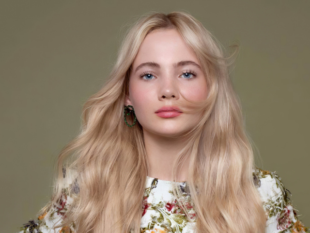 Голубоглазая девушка, актриса Фрейя Аллан