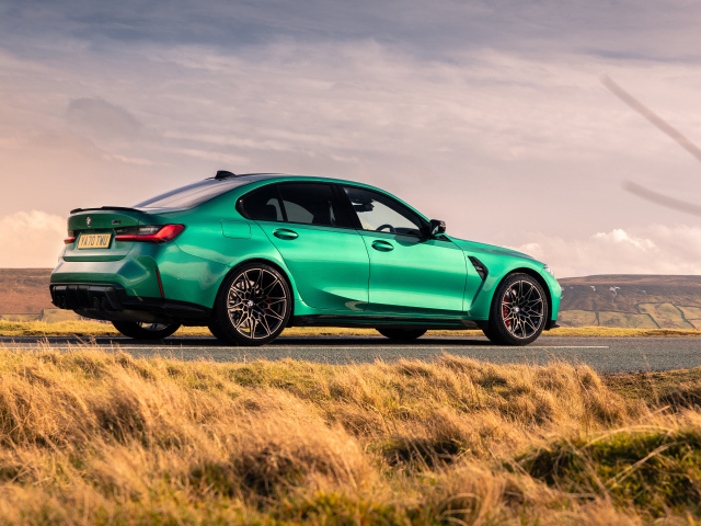 Автомобиль BMW M3 Competition 2021 года вид сзади