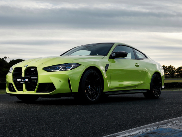 Автомобиль BMW M4 Competition 2021 года вид спереди