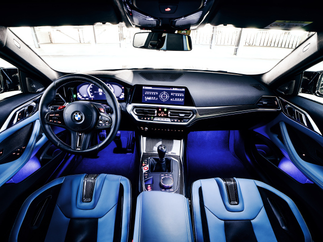 Кожаный салон автомобиля BMW M4 Coupé