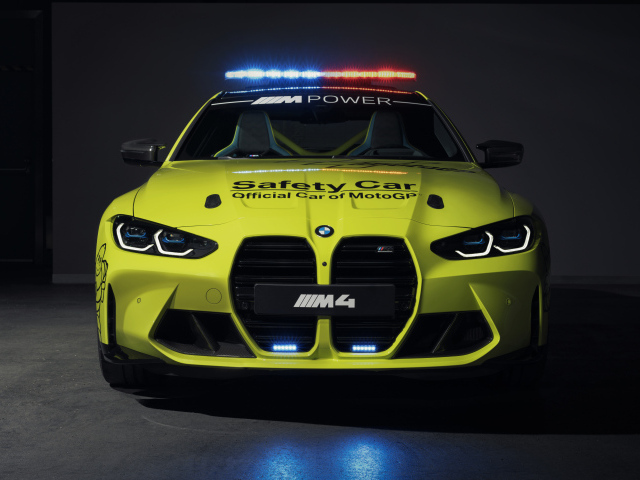 Желтый служебный автомобиль BMW M4 Competition MotoGP Safety Car 2021 года
