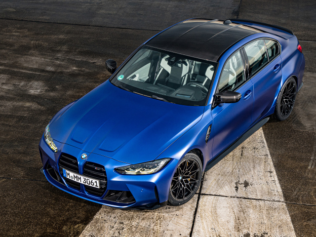 Синий автомобиль BMW M3 вид сверху