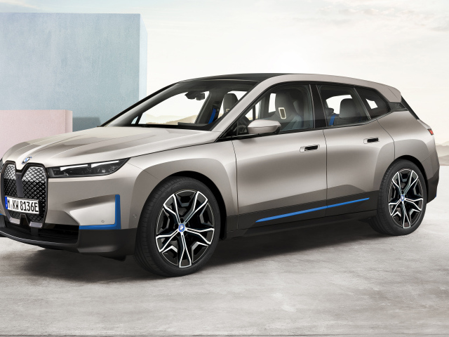 Автомобиль BMW IX 2021 года на выставке