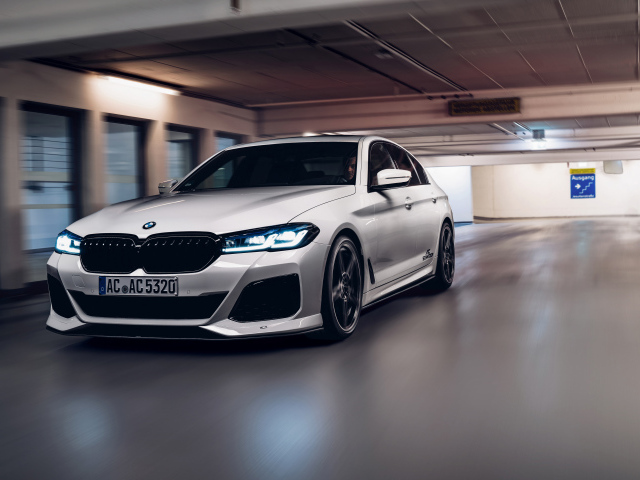 Серебристый дорогой автомобиль BMW Schnitzer ACS5 3.0d 2021 года