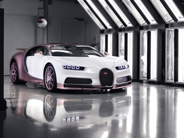 Автомобиль Bugatti Chiron, 2021 года в гараже