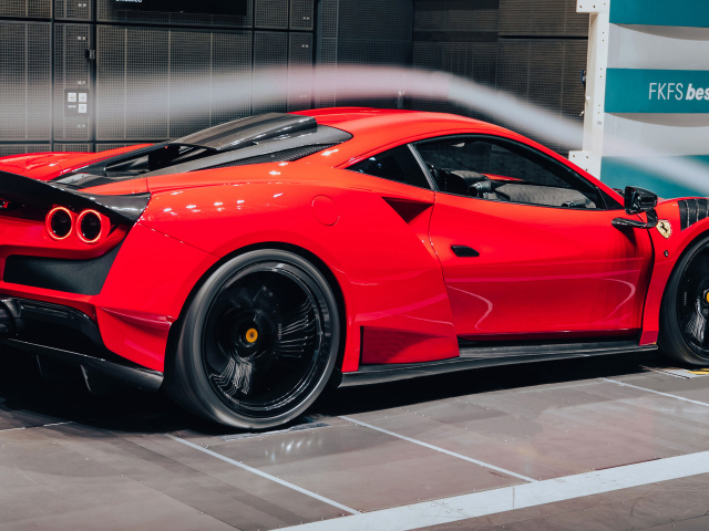 Красный спорткар Novitec Ferrari F8 Tributo N-Largo 2021 года вид сзади